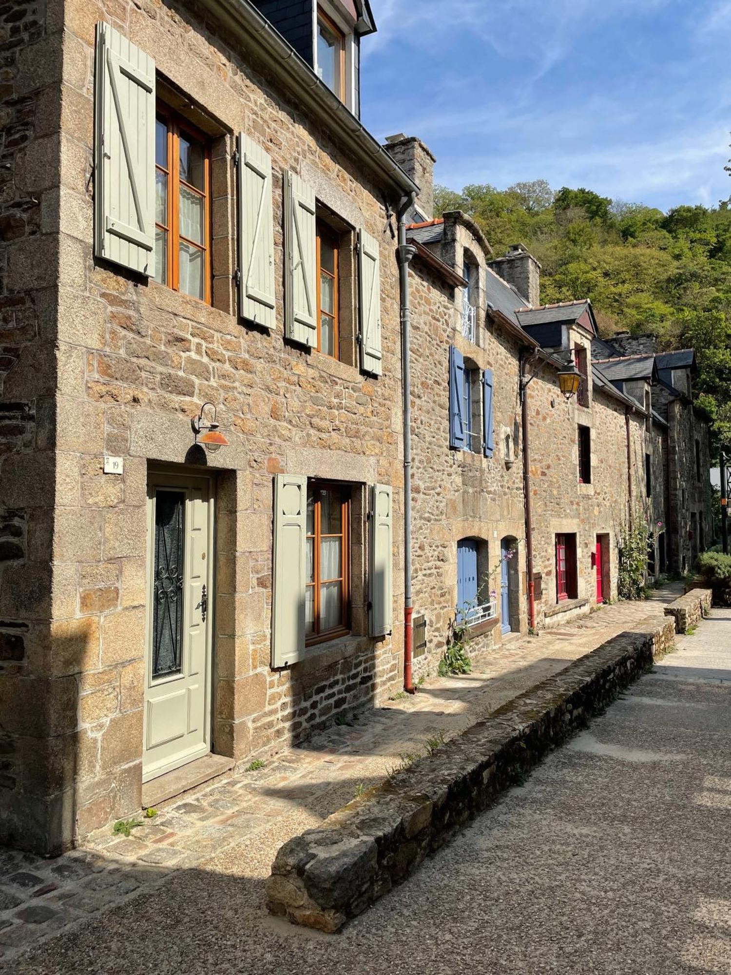 Impasse Des Mysteres - La Maison Des Sorciers Lehon/Dinan Bagian luar foto