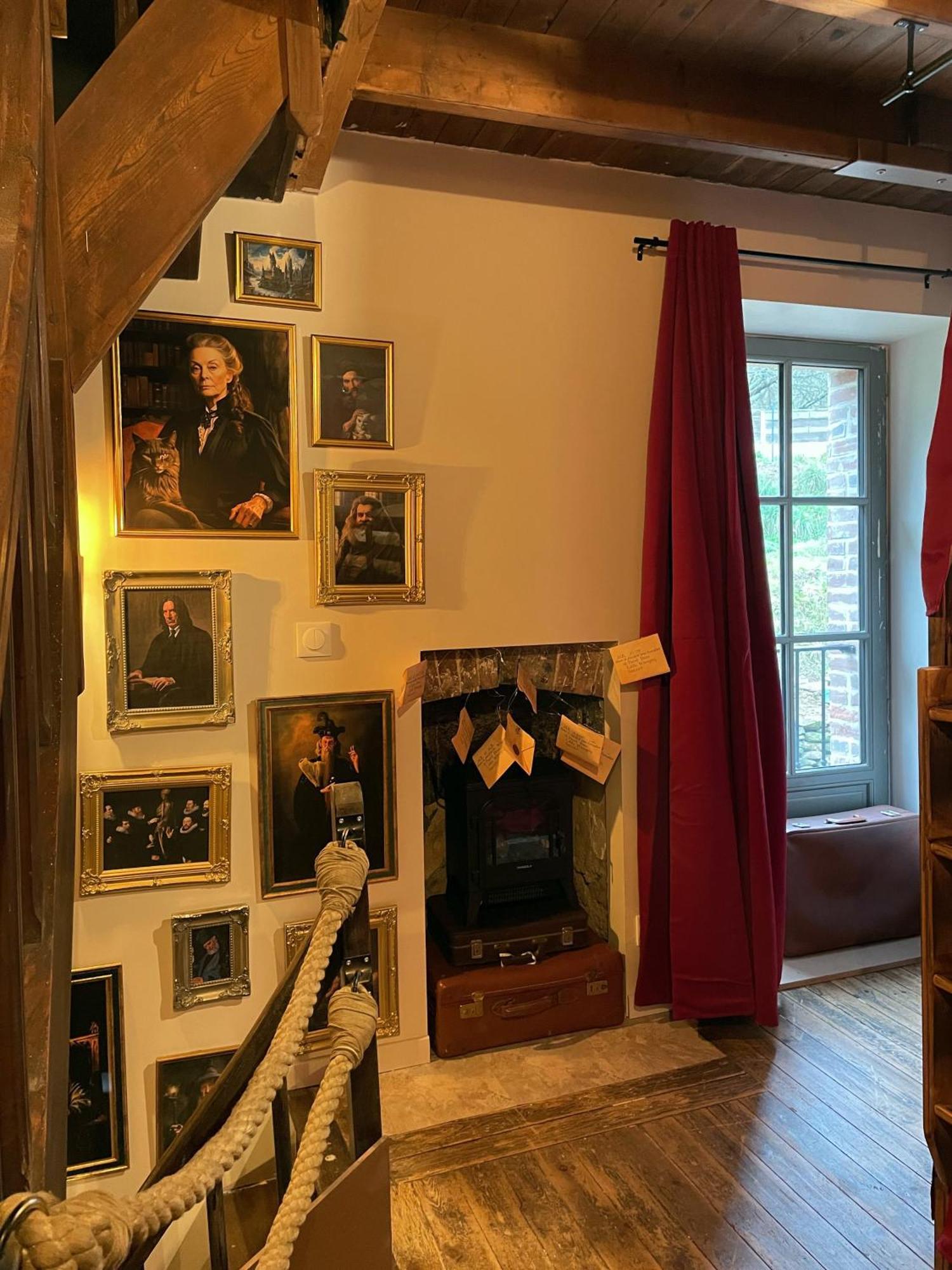 Impasse Des Mysteres - La Maison Des Sorciers Lehon/Dinan Bagian luar foto