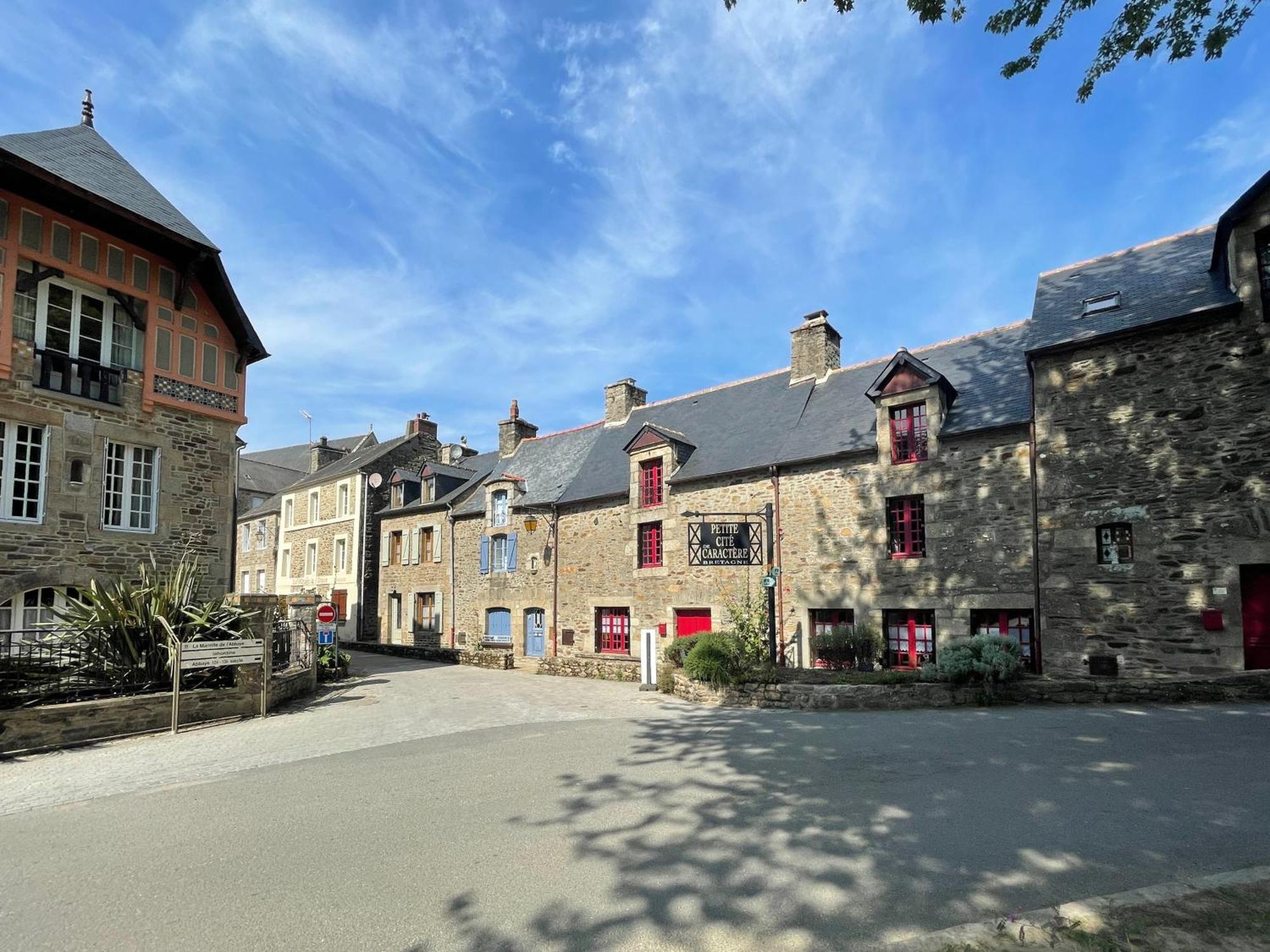 Impasse Des Mysteres - La Maison Des Sorciers Lehon/Dinan Bagian luar foto