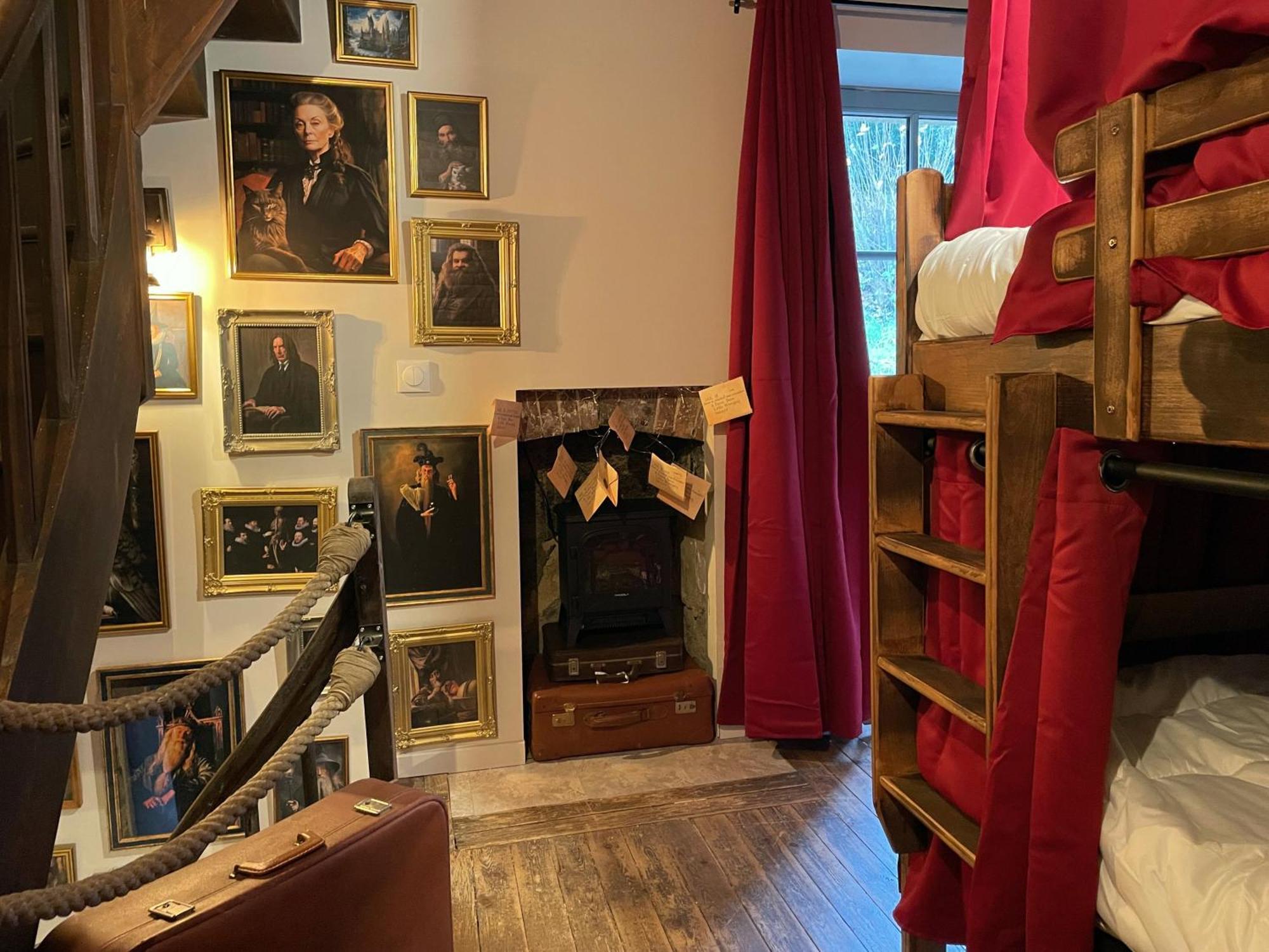 Impasse Des Mysteres - La Maison Des Sorciers Lehon/Dinan Bagian luar foto